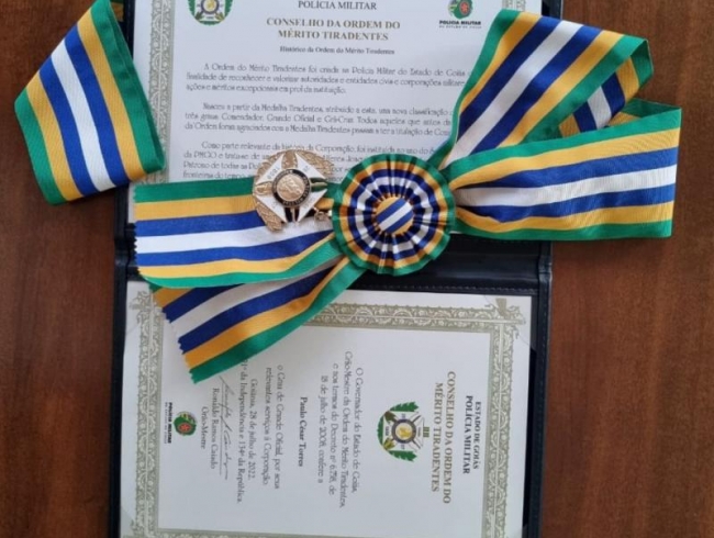 Promotor goiano recebe Medalha Tiradentes durante aniversário da PM de Goiás