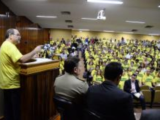Mobilização em Goiás reúne centenas de apoiadores da campanha contra a PEC 37